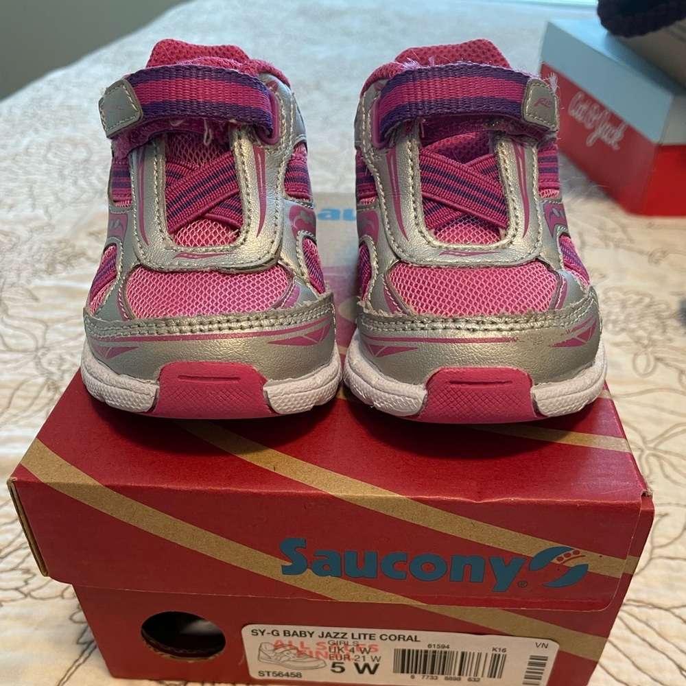 Saucony tennis shoe. Toddler size 5 w